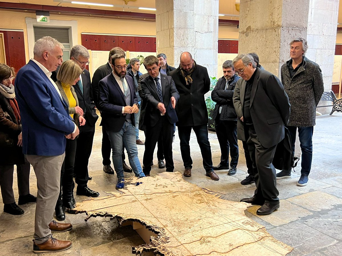 Aterrar conceptes com interdisciplinarietat i regió del coneixement. Avui hem presentat amb el conseller de <a href="/territoricat/">Territori</a> i l’alcalde <a href="/pauricoma/">Pau Ricomà 💛</a> les directrius de planejament urbanístic de l’àmbit metropolità del #CampTarragona, amb l’aportació de la #URV des de diferents àmbits