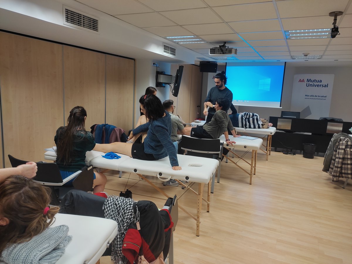 MutuaUniversal's tweet photo. ℹ️ Durante esta semana se ha llevado a cabo un curso de ´punción seca´ en nuestras instalaciones de #Madrid #Marcenado al que han acudido 17 de nuestros fisioterapeutas📸#formación #fisioterapia https://t.co/Kuih470ow5