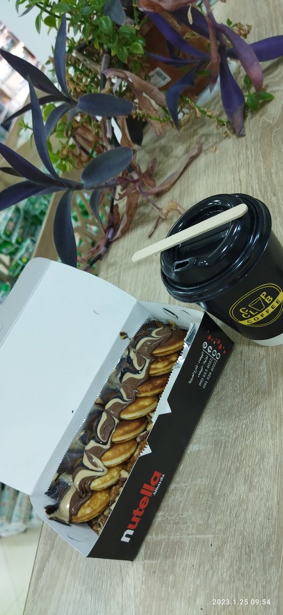 تظل تتعلّم من الحياة ما دُمت على قيدها، تُعلّمك كيف تواجه الأيام بخليط من الإصرار والمرونة، تُروّضك على الصبر، تضعك في قلب التحديّات لتصقلك، قد تجبرك بما ليس لك فيه خيار لتُكسبك مهارة التعامل مع ما لا تُحب، حتى إذا قطعت مسافات طويلة وجدت نفسك قد نضجت كثيراً