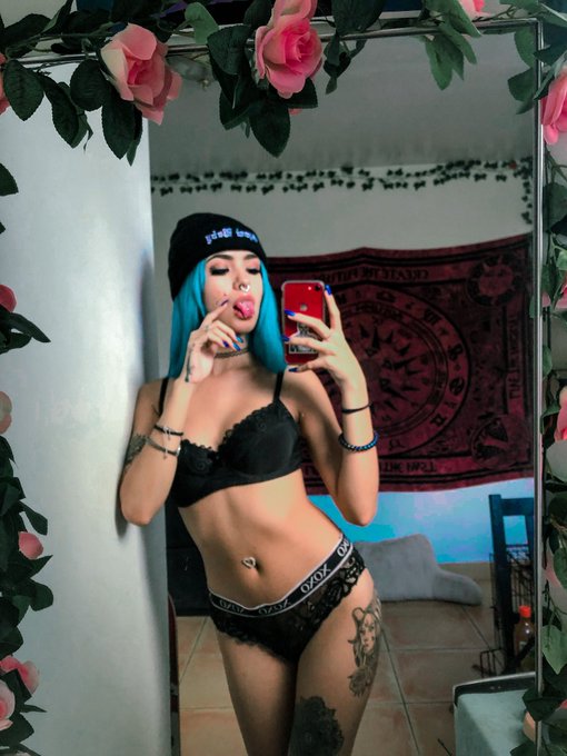 #LilGhostBaby 🦋 The problem is we are not making out https://t.co/aEiDBD3CSr