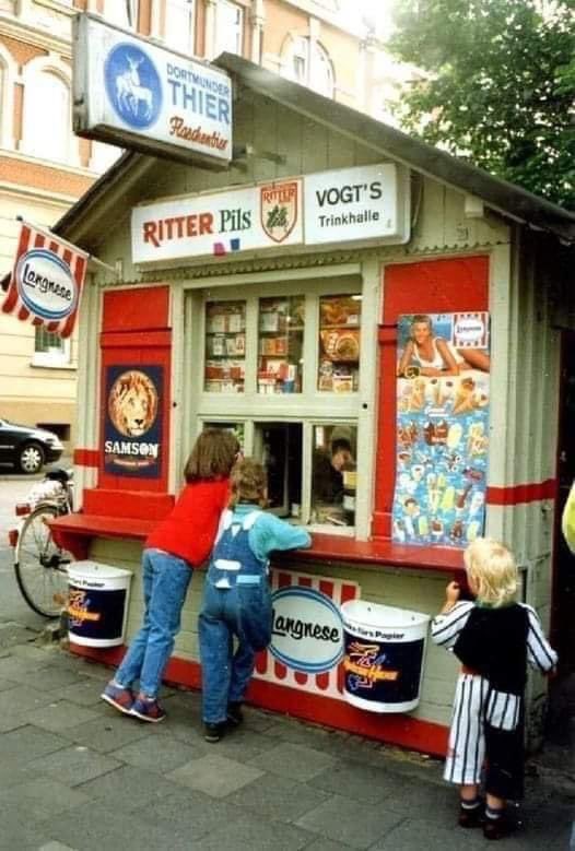 herr_ort's tweet photo. Was würdet ihr euch spontan holen? 😅 #Throwback https://t.co/ZCwQIJAgMz