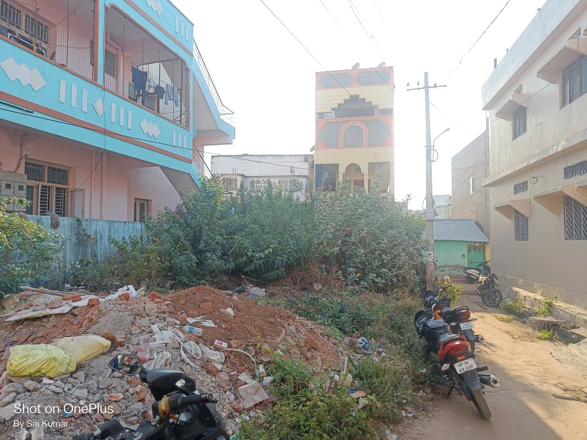 Deejaysaikumar's tweet photo. @MC_GWMC 29వ డివిజన్ పరిధి రామన్నపేటలో కాలిగా ఉన్న ఒక స్థలంలో పిచ్చి మొక్కలు పెరిగి అందరూ చుట్టూ పక్కల కుటుంబాలు చెత్త కూడా వేస్తున్నారు.., వర్షాలకు దోమలు రావడం వల్ల చిన్న పిల్లలకు, పెద్దలకు మలేరియా జ్వరాలు వచ్చే అవకాశం ఉంది
దయచేసి అధికారులు చర్యలు తీసుకోవాలని మనవి https://t.co/5hjM6rZUyX
