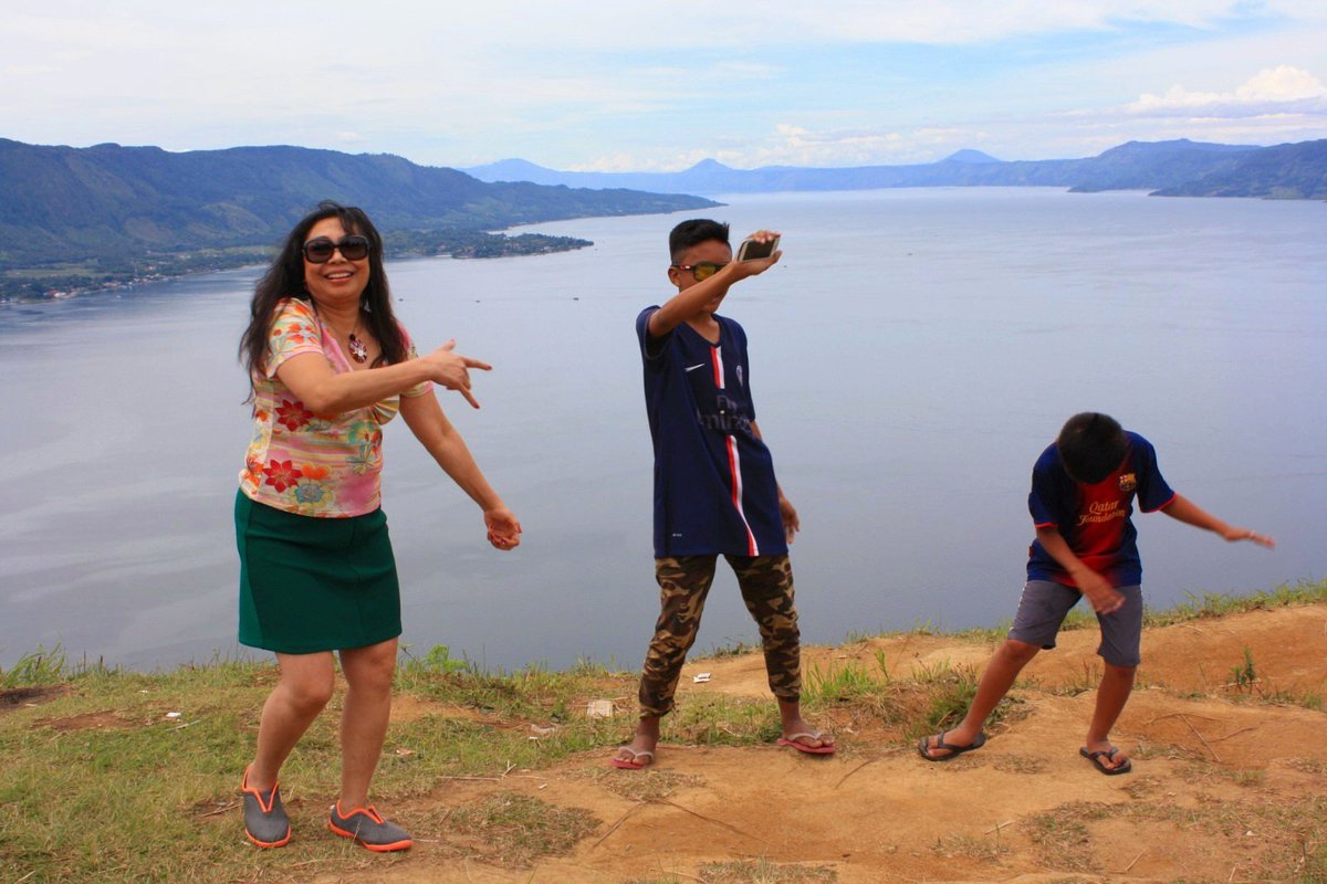 rosajeruszka's tweet photo. โMake your heart like a lake with a calm, still surface and great depths of kindness.โ ๐โฐ๏ธ๐๐ฉต๐ด๐ฌ๐ค๐ฒ
Look at this nature paradise lake
#TobaLake ,Sumatra ๐ฎ๐ฉ https://t.co/y6NrpShlE4
