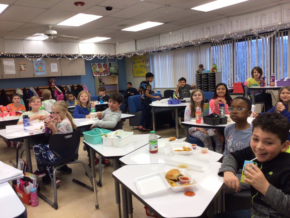dawn_schop's tweet photo. 5th graders enjoying their #fundraiserlunchprize sponsored by Texas Roadhouse.  Kids loved the mini cheeseburgers and fries.  Kids also loved the jazz music that soothed us while eating. #BlackHistoryMonth #teamtwain #fraserfamily https://t.co/7IcpCOVSLY