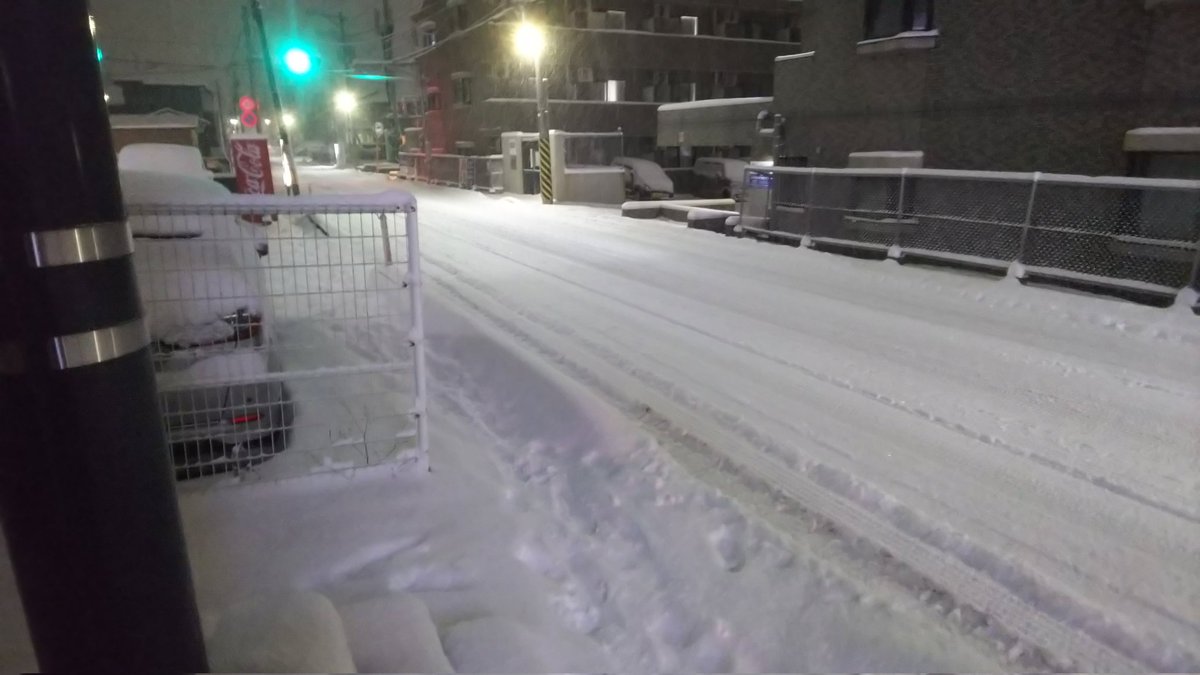 keisuiryo's tweet photo. 仙台としてはかなりの積雪量になっています
今も降り続いている状��です https://t.co/CL4hOazNhg