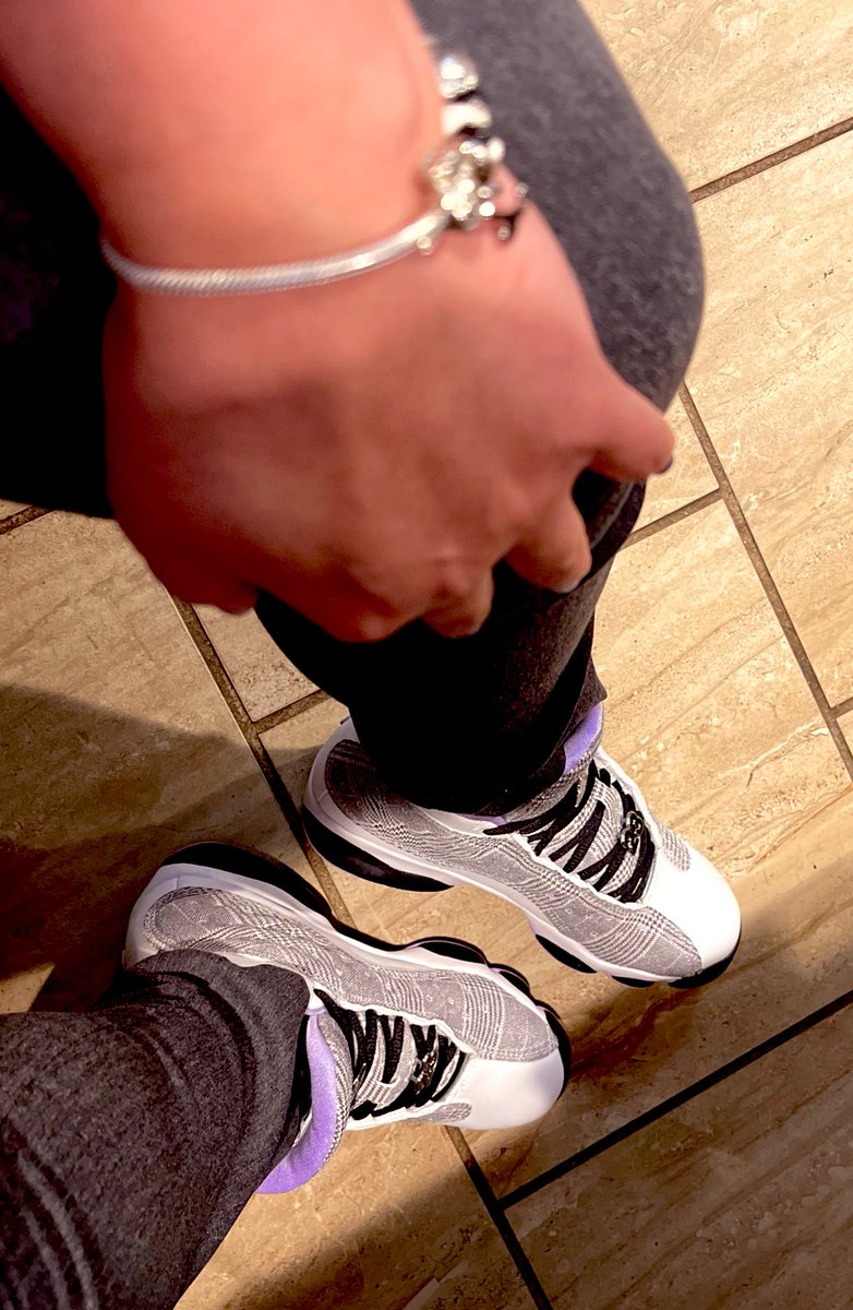 SueHappy3's tweet photo. Day 5 #13sfor13  TGIF 

Can I pull out these..?? 

👟: Jordan 13s “Houndstooth” 2021 🚺 💜 

@jadendaly @hisexcellence79 

#kotd #wearyourkicks #yourkicksaredope #sneakersue #sneakeradmirals #chickswithkicks #wearwhatyoulike #sneaker https://t.co/uCmTutNra9