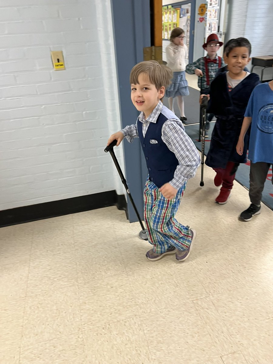 MitchellReg14's tweet photo. MES 100th Day of School! https://t.co/7Q1VwraLZT