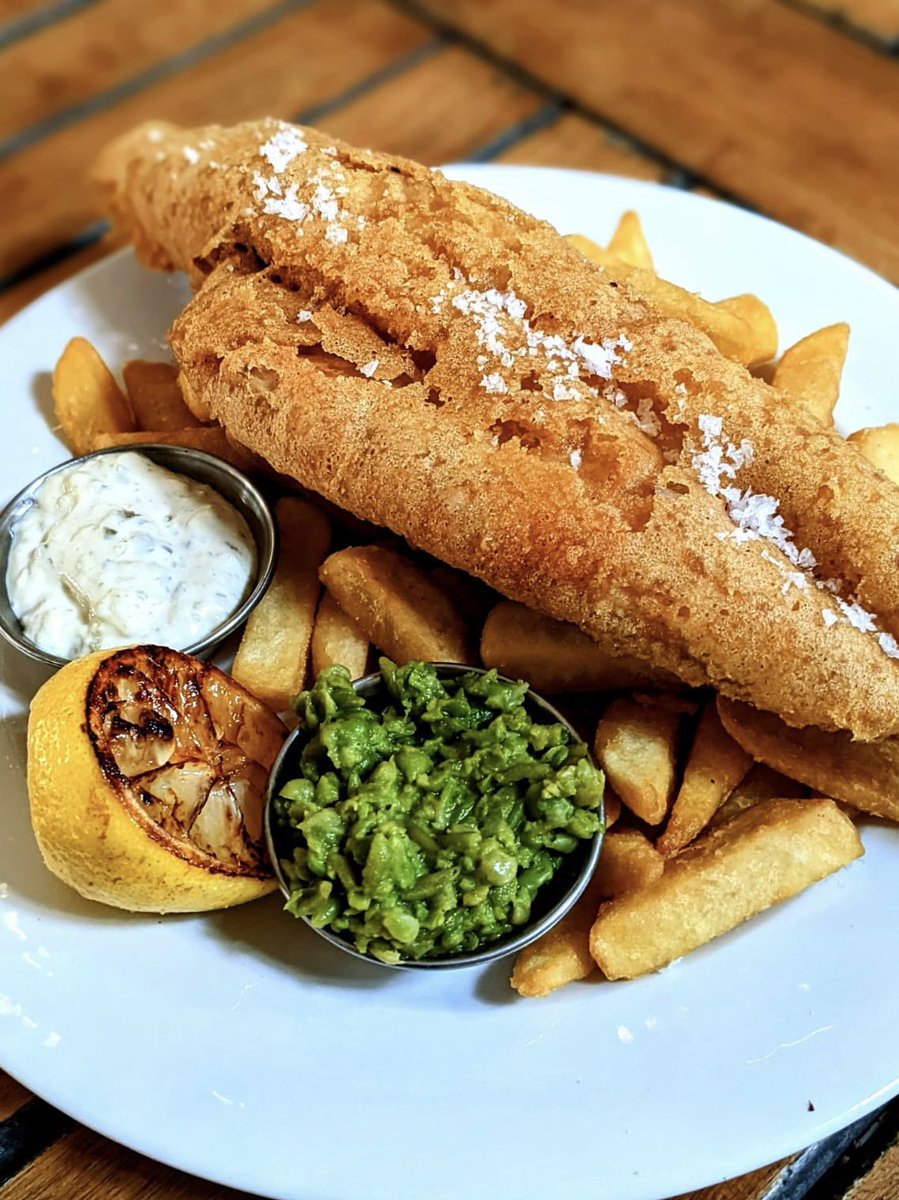 Nothing beats an English Classic!
Our beer battered Haddock with triple cooked chips is a fan favourite at the Coach, and fun fact - it is completely free from Gluten 

@youngspubs 
#fishandchips #glutenfreefood #britishclassic #britishfood #togetheratyoungs