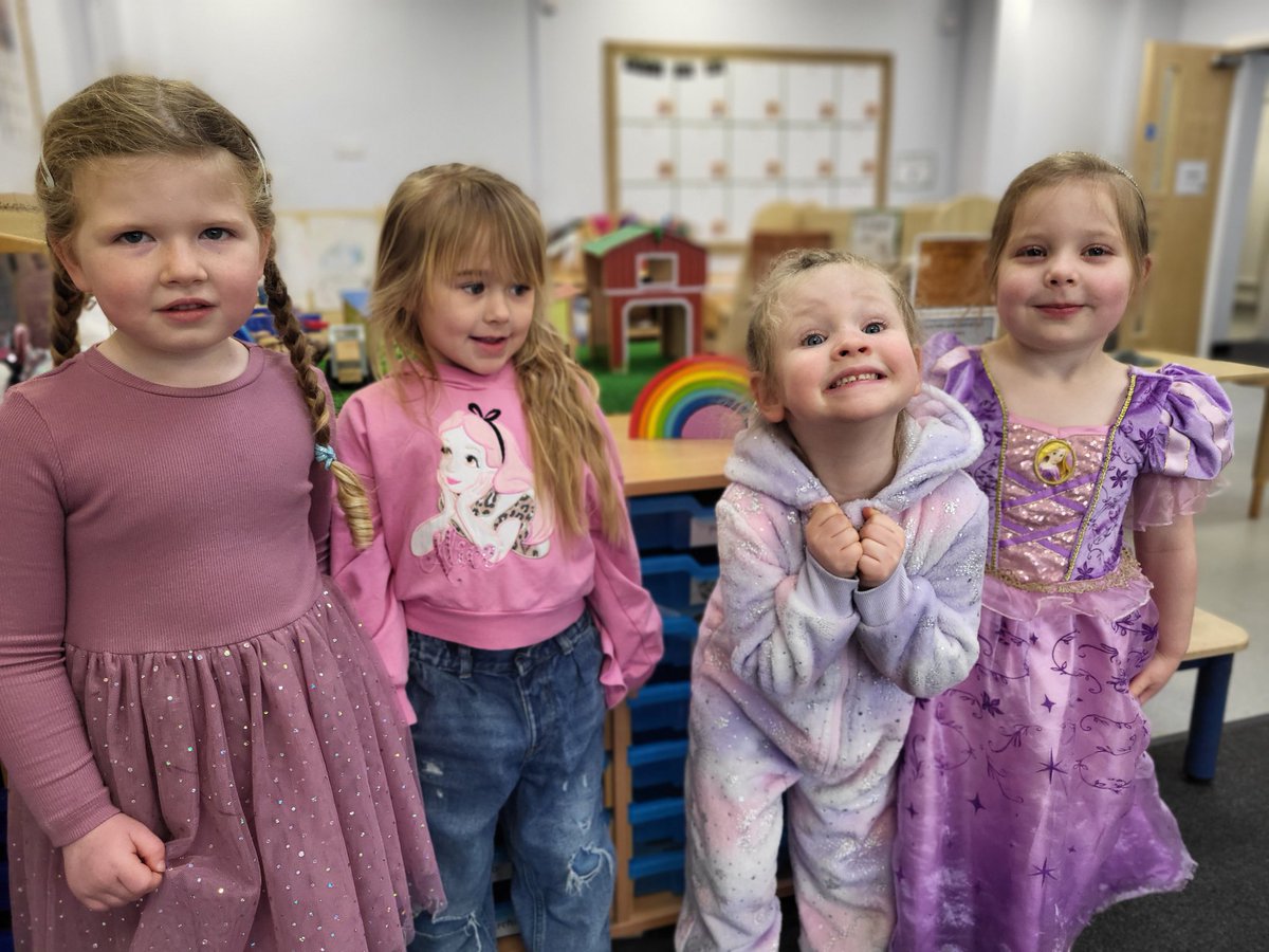 CastlewayYear1's tweet photo. #DressToExpressDay for #ChildrensMentalHealthWeek2023 in Reception class!Look at all those wonderful personalities shining through! 🌈💙🫶 @WeAreCastleway #EYFS https://t.co/gHxlNi1T47