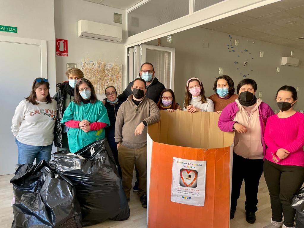 AsocCaminar's tweet photo. Finalizamos nuestra colaboración en la recogida de tapones a favor d @VivELAasoc 🧡
Agradecemos a todas las personas que se han acercado desinteresadamente 🙌
¡Todo un placer poder ayudaros! 💙💛
#downinfluencer #masupquedown #contralaela #vivela #arrimandoelhombro https://t.co/bCYKSdPZit