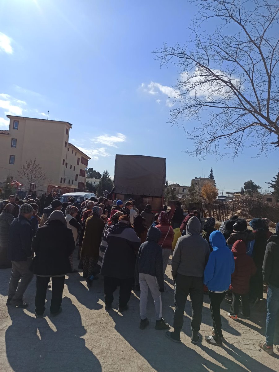 pinarayranci's tweet photo. Türkiye Kamusen İstanbul olarak dualar ile yolladığımız yardım tırımız Hatay ın köylerinde ihtiyaç sahiplerine teslşm ediliyor
Emeği geçen herkesden Allah razı olsun🇹🇷 https://t.co/Y5lY2RoXIY