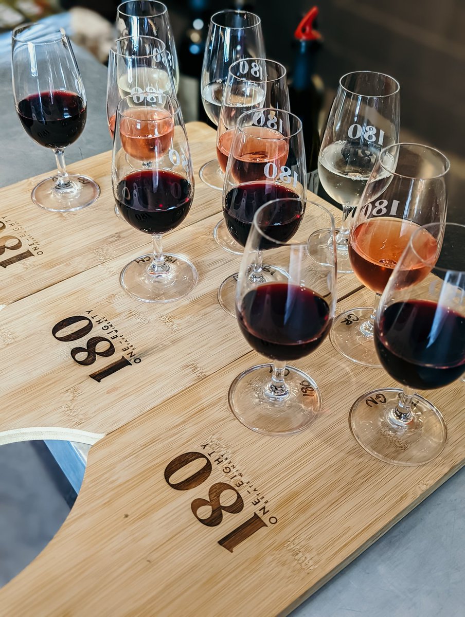 Red, White, or Rosé?

Personalize your wine flight by choosing 4 different wines to sip and sample. 

We're open Saturday &amp; Sunday from 11-5.

180wines.ca