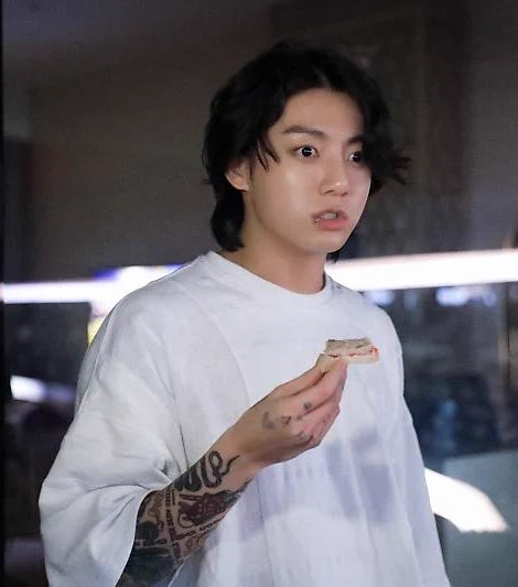 essas fotos aqui são tão jungkook coded 