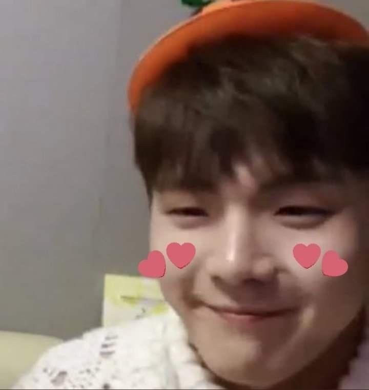 GOTMONSTALOOKS's tweet photo. shownu almost back               jjp going (?) https://t.co/bmgcKHjTLD