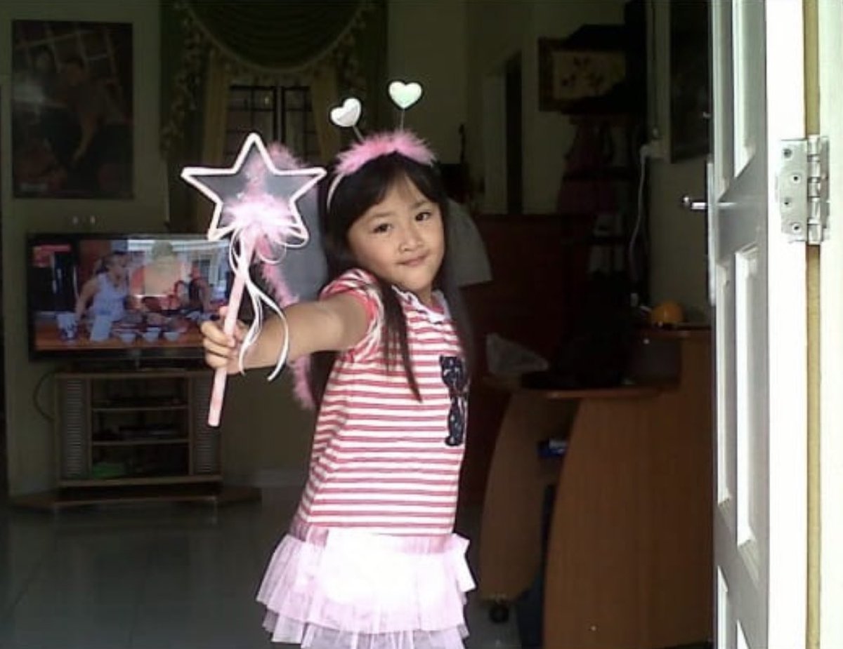 chasternal's tweet image. Bibbidi-Bobbidi-Boo 🧚🏻‍♀️💐🎀