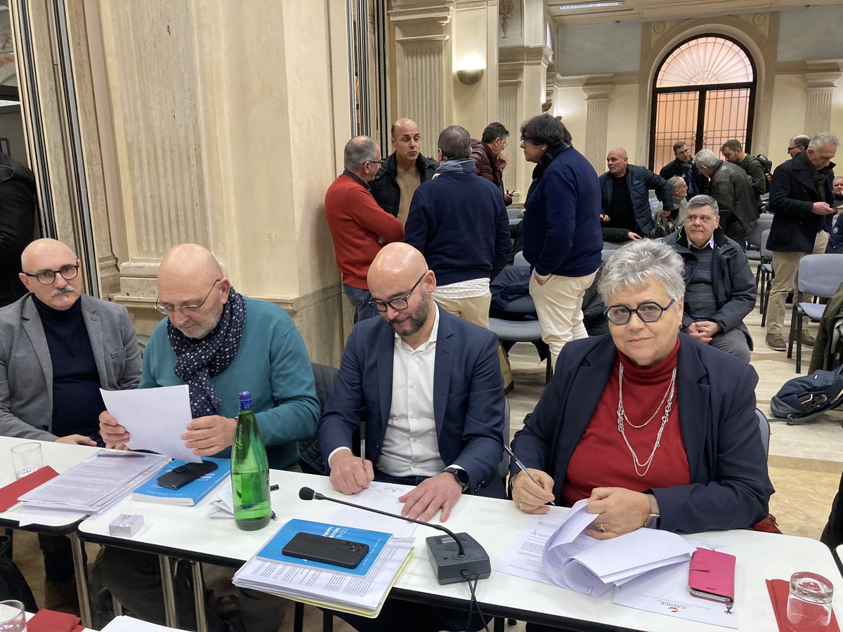 FemcaCISL's tweet photo. 📢#ccnl #vetro: firmata ipotesi accordo per triennio 2023-2025. Aumento complessivo di 168 euro per 28mila addetti in 340 imprese. #welfarecontrattuale 14 euro/mese al fondo sanitario #Fasie per tutti. Rafforzate #relazioniindustriali. Ora la parola alle assemblee dei lavoratori. https://t.co/uhAmtFstg4