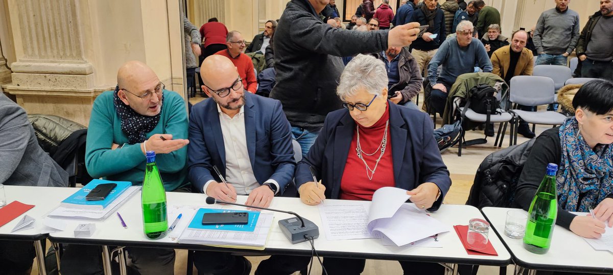 FemcaCISL's tweet photo. 📢#ccnl #vetro: firmata ipotesi accordo per triennio 2023-2025. Aumento complessivo di 168 euro per 28mila addetti in 340 imprese. #welfarecontrattuale 14 euro/mese al fondo sanitario #Fasie per tutti. Rafforzate #relazioniindustriali. Ora la parola alle assemblee dei lavoratori. https://t.co/uhAmtFstg4