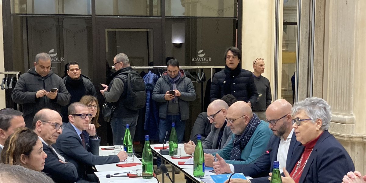 FemcaCISL's tweet photo. 📢#ccnl #vetro: firmata ipotesi accordo per triennio 2023-2025. Aumento complessivo di 168 euro per 28mila addetti in 340 imprese. #welfarecontrattuale 14 euro/mese al fondo sanitario #Fasie per tutti. Rafforzate #relazioniindustriali. Ora la parola alle assemblee dei lavoratori. https://t.co/uhAmtFstg4