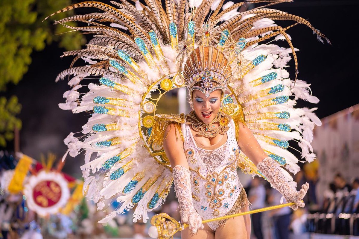 tassanoeduardo's tweet photo. ¡La alegría de los carnavales llegó al barrio Juan de Vera! 🎭

Disfrutamos de la quinta noche con la participación especial de Imperio Bahiano e Itá Pucú.

Seguimos impulsando el desarrollo económico, productivo y turístico de la ciudad. ¡CORRIENTES ES CARNAVAL! 🙌🏼 https://t.co/lsQ26uMY5W
