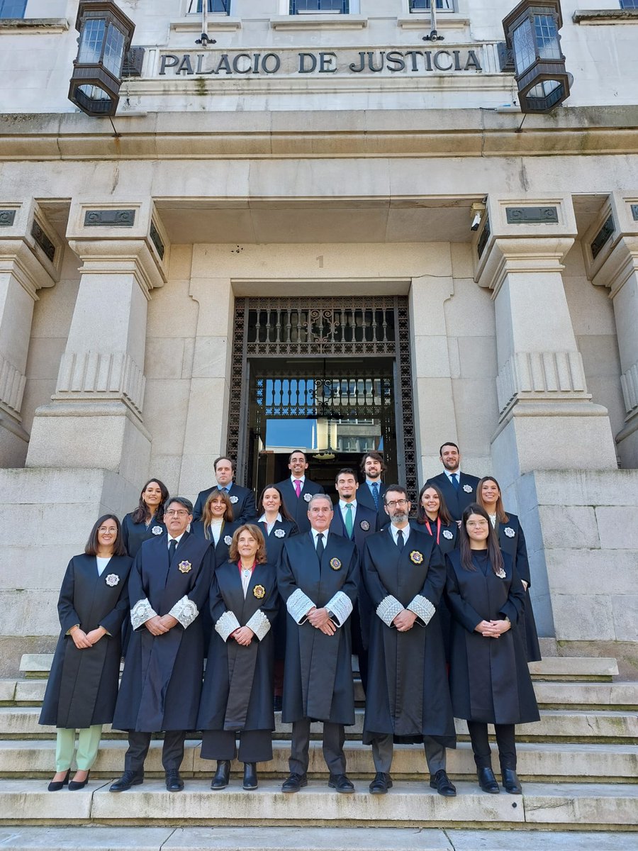 TSXGalicia's tweet photo. 🗣️ Díaz-Castroverde les advierte que no llegan a sus destinos "en un momento de sosiego ni tranquilo", pero subraya que es "cuando el Estado de Derecho más los necesita como garantes"

📃 Nota informativa ⬇️
https://t.co/n1J8NNUZWT https://t.co/8WryYHcZV2