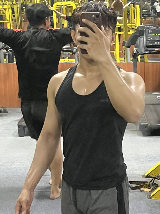 Tolong itu yg diblakang suruh minggir, atau mai gua e&euro;e sekalian!! 💦🍆 https://t.co/vZa0EJV70Y