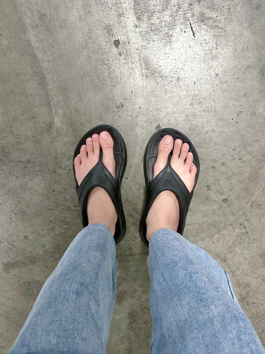 mmxd_xx's tweet photo. แวะมาป้ายยารองเท้า VING รองเท้าใส่วิ่งสายลุย ใส่เที่ยว ใส่ออกกำลังกายได้หมด รองเท้านุ่มสบาย ไม่กัดเท้า เบามาก ทรงสวยสีสวยสดทุกสี
📍หาซื้อได้ที่ : เซ็นทรัล โรบินสัน และเดอะมอลล์
#SaleHereUnboxแกะกล่องรีวิว #KIRION #VARI #VINGTHAILAND #RUNNINGSANDALS #รองเท้าสุขภาพ #ของดีบอกต่อ https://t.co/ZA8gQke8NQ