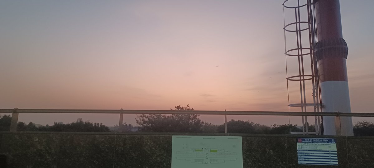 rishsans's tweet photo. #Eveningvibes

Jab pura din metro nd clg mein nikal jaye...this one scene calms u after a hectic day😇😌 https://t.co/SI5Xpn6Mwr