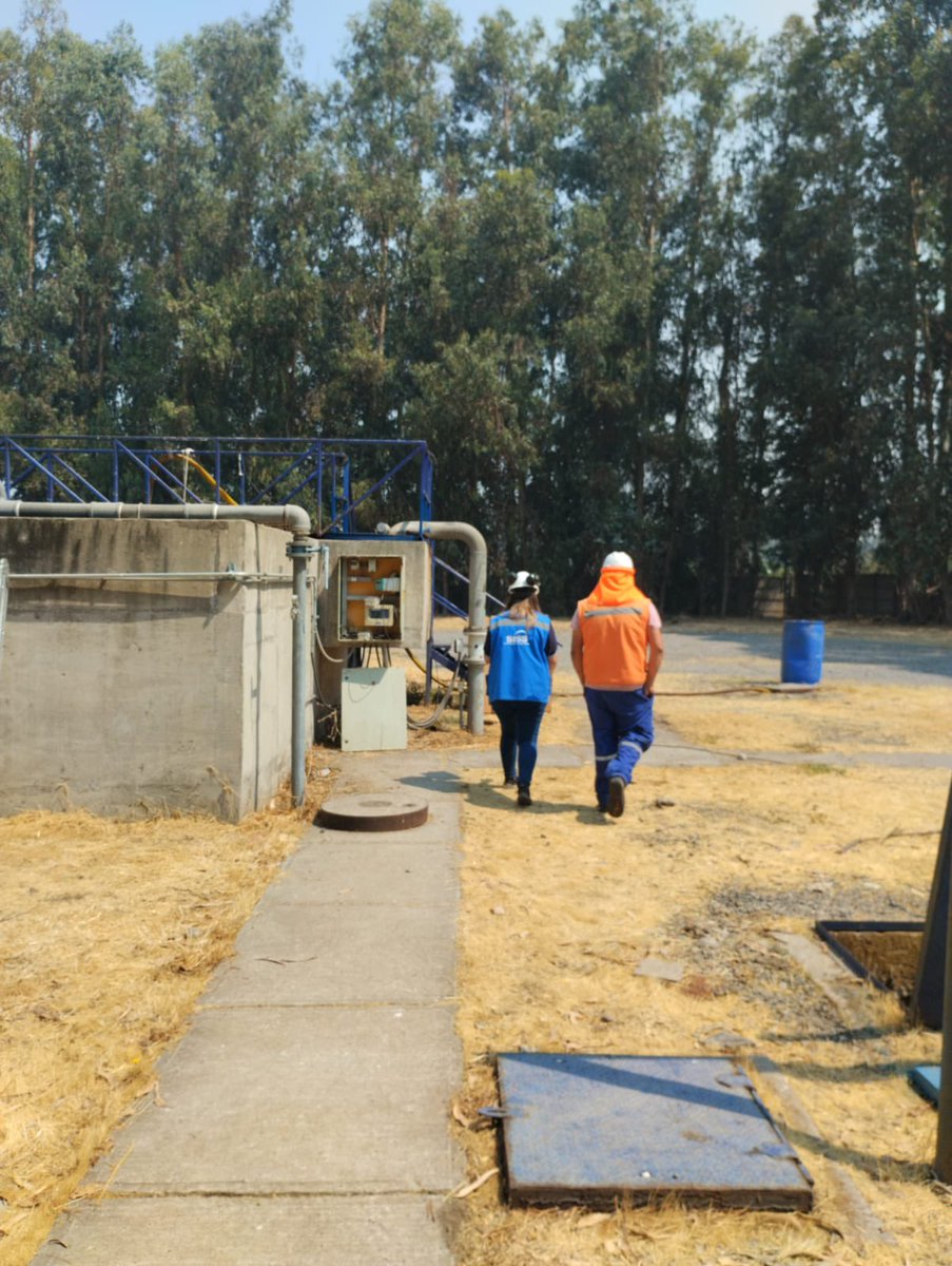 📸🗣️ #Curicó: Compartimos registro del equipo #SISS de la Oficina Regional de #Maule fiscalizando las Plantas de Tratamiento de Aguas Servidas #DoñaCarmen y #AltosDeZapallar 👷‍♀️🔎💧