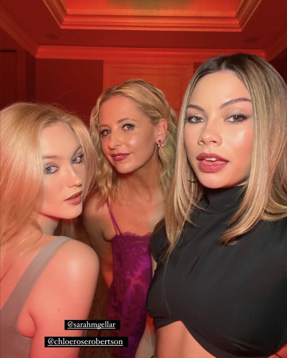 bellashepardbr's tweet photo. 📸 Bella Shepard, Chloe Rose e Sarah Gellar para o press day de Wolf Pack. https://t.co/vUuInJTjdb
