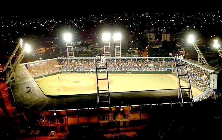 RadioHolguin's tweet photo. Los holguineros celebramos 👇 su aniversario 44 de fundado 👏.

✍️📷 @telecristaltv  

#CubaEsDeporte 
#CubaViveYTrabaja 
#JuntarYVencer

@InderCuba https://t.co/qaQ2MF6DEO