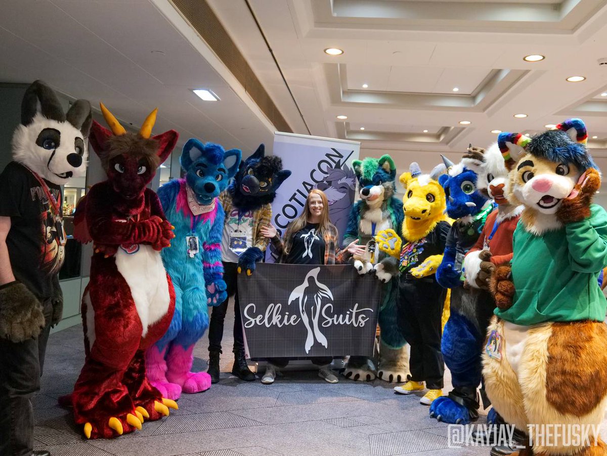selkiesuits's tweet photo. I had the best time at Scotiacon this year, but seeing some of the Selkie family was the icing on the rowie 😉 
(If folks get that food reference I'll be impressed!)

Remember my commission opening is this coming Monday on 13th! Can't wait to see your beasties!

📸 @aka_kayjay https://t.co/HOQZbGvOe5