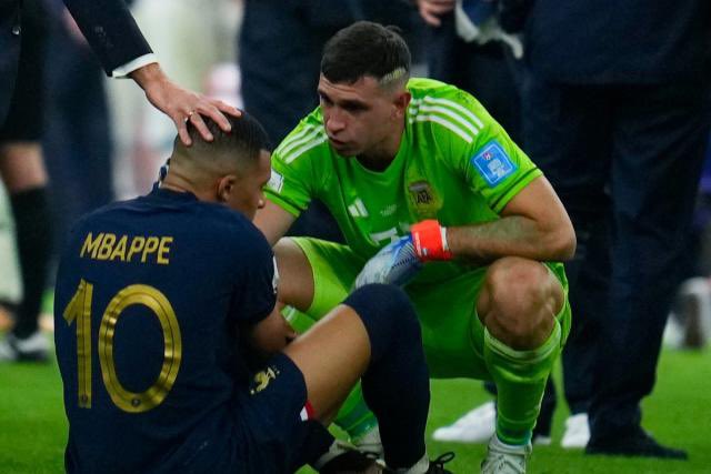 Emi Martínez on what he said to Mbappé:

“I told him that it was a pleasure to play against him and that he almost won this match alone. He has an immense talent. When Messi stops, I'm sure Kylian will win many Ballon d'Ors.”