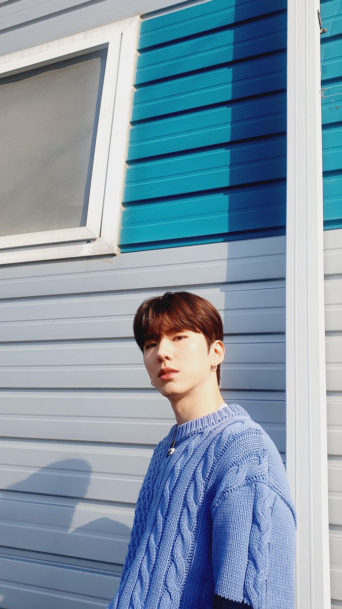 #댕햄
기엱아, 유기엱. 내가 더 잘하면 되잖아. 씨발, 내 인생 좆된다 해도 내가 책임진다고 했잖아. 너한테는 아직도 나는 그냥 어린애야? 나 이제 어린애 아니야. 왜 자꾸 피하려고만 해?

이민역 유기엱 손목 힘을 주어 꽉 쥐고서는 저런말 하는 거임. 본인을 기어코 두고 가려는 나쁜 놈에게.