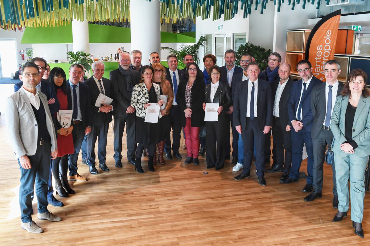 Après 18 mois de travail, Nantes Métropole signe une charte pour l’aménagement numérique du territoire
avec les maires des communes, les opérateurs et les bailleurs sociaux. Un cadre local pour plus de transparence, de sobriété et d’efficience. metropole.nantes.fr/files/pdf/nume…