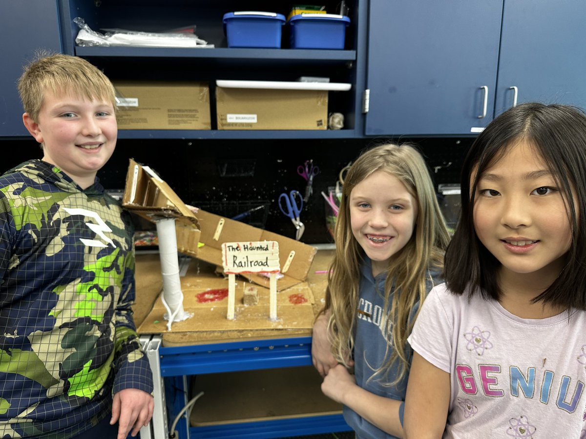 JackieOBrien1's tweet photo. Imagineering (imagine+engineering) in action in 4th grade. Students used the 5 C’s and design thinking to create a digital theme park and build a main attraction. Showcase Day! @IHElementary #IHPromise #IH_STEM #IHESiLab https://t.co/NWWqBwpJii