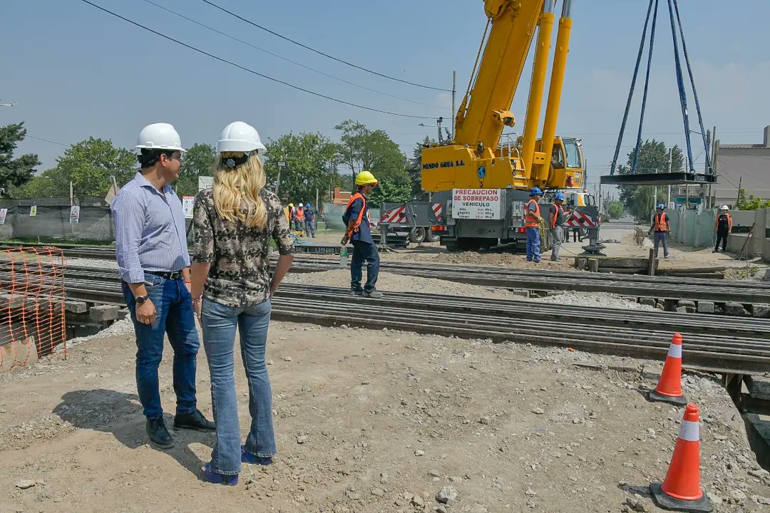 MartinMarinucci's tweet photo. Muy importante para las vecinas y vecinos del distrito que podrán estar más conectados, favorecerá a la mejor frecuencia de los servicios y dará más seguridad operativa. 

🚉 Luego, nos acercamos hasta la obra del nuevo Apeadero Hospital de La Cuenca Néstor Kirchner. https://t.co/o8fwIHzx7R