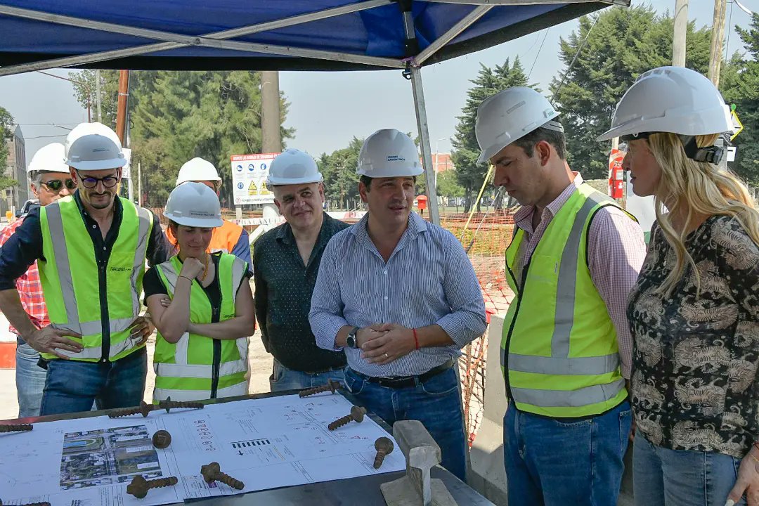 MartinMarinucci's tweet photo. Esta es una obra fundamental para las y los pacientes y profesionales que necesitan trasladarse hasta el hospital. 

El trabajo articulado con el Municipio permite que la puesta en valor del lugar sea llevado adelante. https://t.co/GyNvZxcxY7