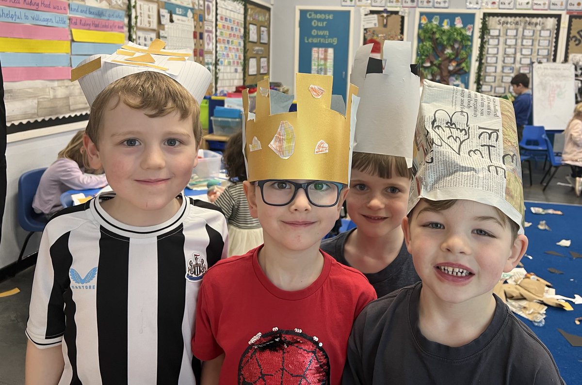 StOswaldsRCgos's tweet image. Year 1 loved today’s @TaskmasterEdu task! They created wonderful hats from recycled materials to go with their fantastic “dress to express” outfits! #ChildrensMentalHealthWeek #CMHWTasking