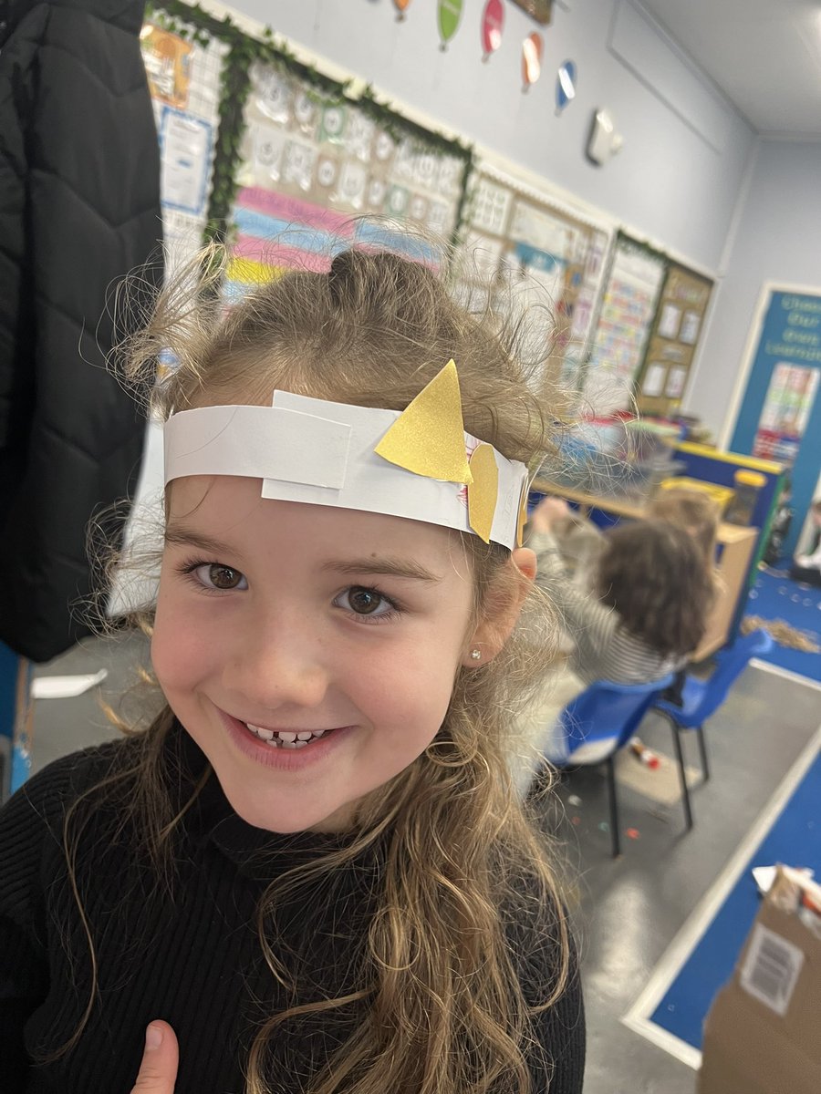 StOswaldsRCgos's tweet image. Year 1 loved today’s @TaskmasterEdu task! They created wonderful hats from recycled materials to go with their fantastic “dress to express” outfits! #ChildrensMentalHealthWeek #CMHWTasking