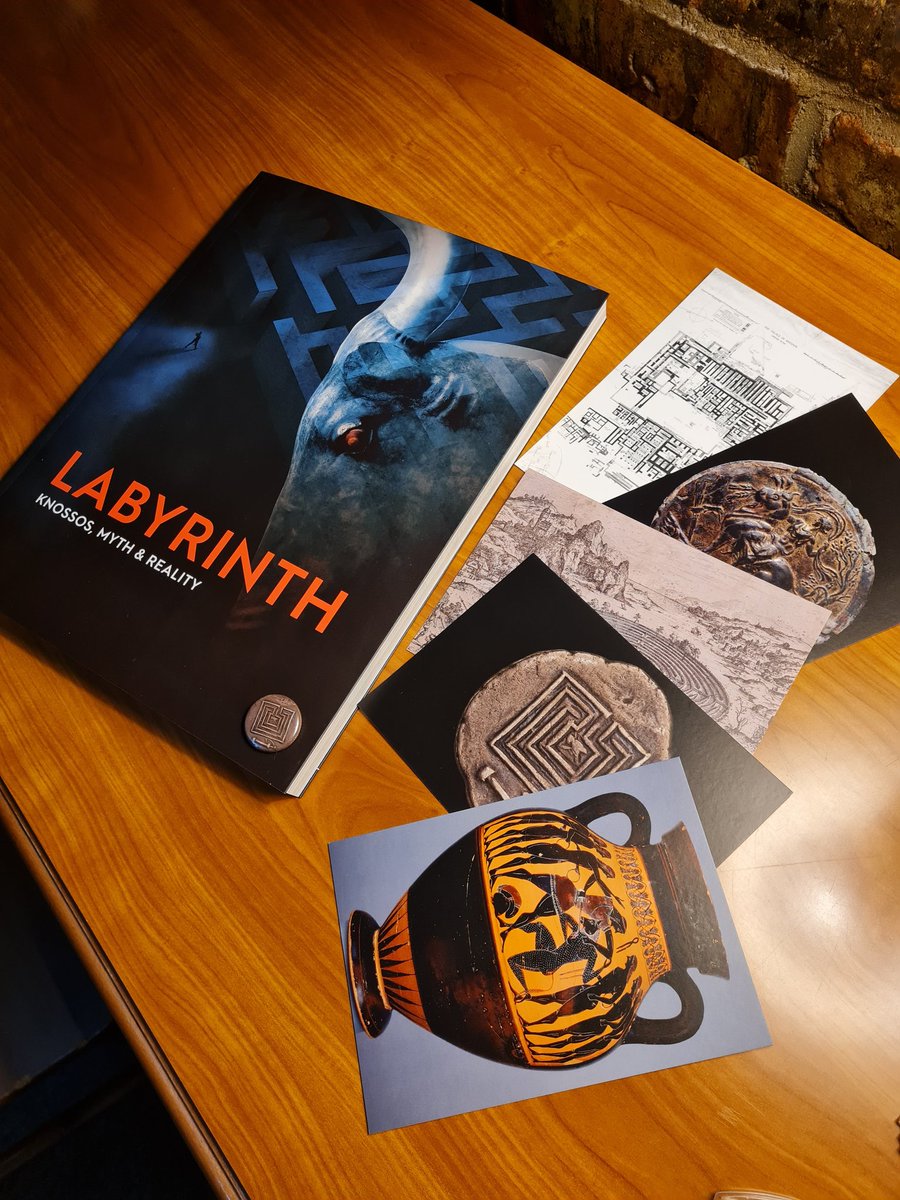Deborah_Deborah's tweet image. Picked up the obligatory postcards and a bit of light reading...

#LabyrinthAshmolean #LostInTheLabyrinth 🐂