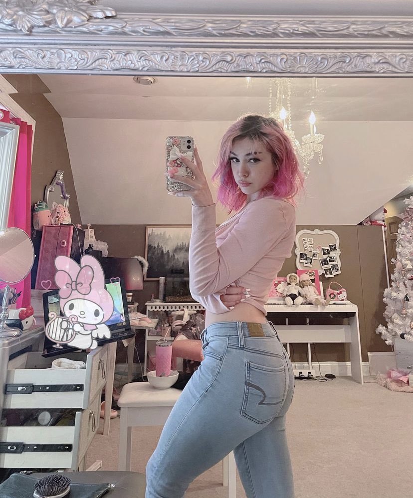 debtdaddy53's tweet photo. it’s payday, bitches… for me. come get drained by mommy like you know you deserve.🖤✨ 

#findom #paypig #catfishdomme 
findom paypig https://t.co/hcdbQVQKuJ