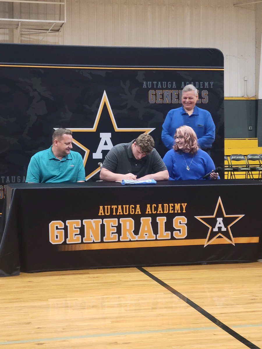 Signed to tabor college today, I want to thank God for giving me the ability to play and thanks to everybody that has helped me <a href="/CoachChrisKirby/">Chris Kirby</a>  <a href="/CoachTDunbar/">Trey Dunbar</a> <a href="/coachcarter981/">Jeremy Carter</a> <a href="/TaborCoachG/">Mike Gardner</a> <a href="/charlesgreener/">Charlie Greener</a> <a href="/kevinr57/">Kevin Roehrich</a>