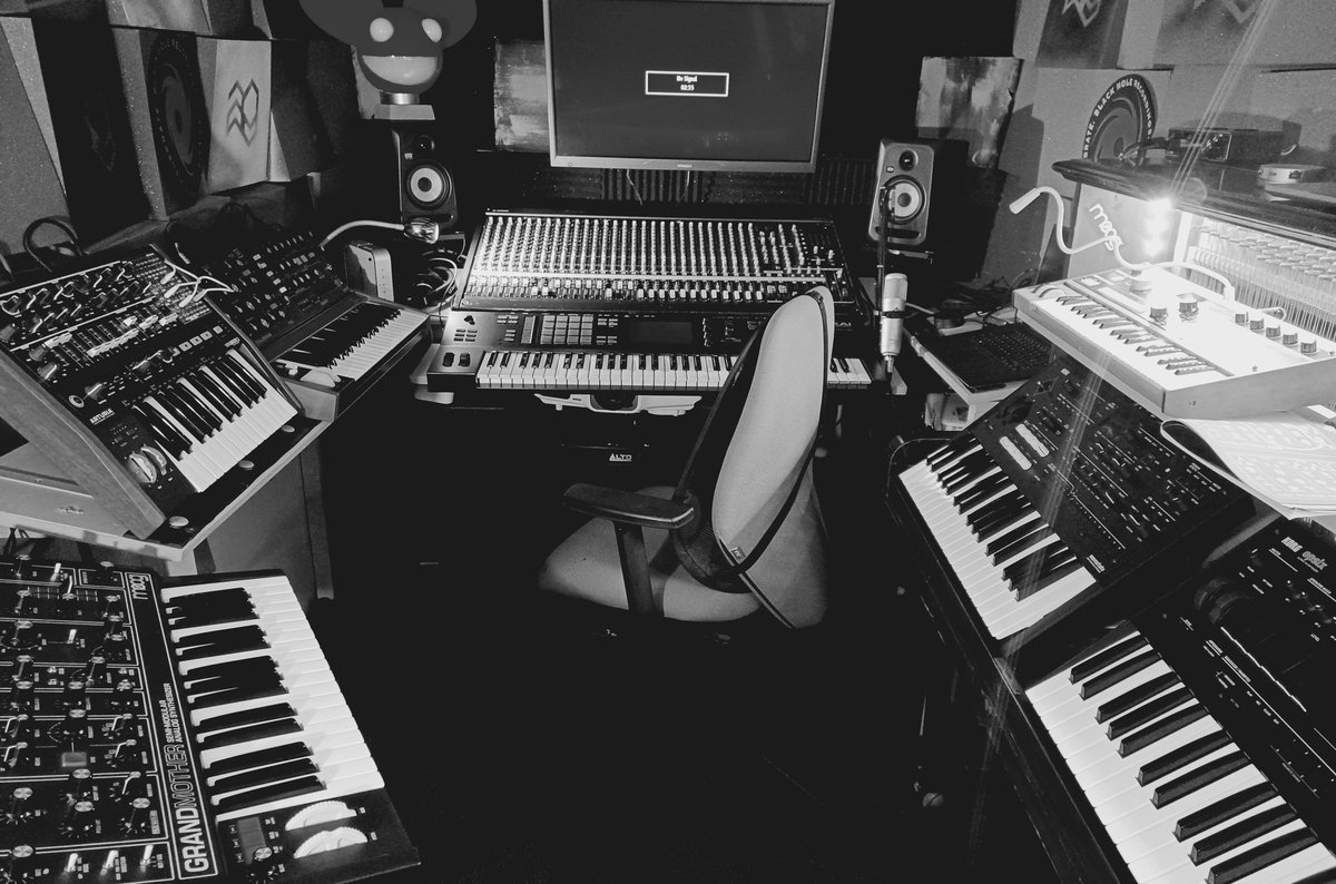 andyduguid's tweet photo. I converted my Piano into a synth hub! It has inadvertently created this ambient verb which I'm mic'ing' back through as an effect. Little querks and all :) https://t.co/RncuBIybeE