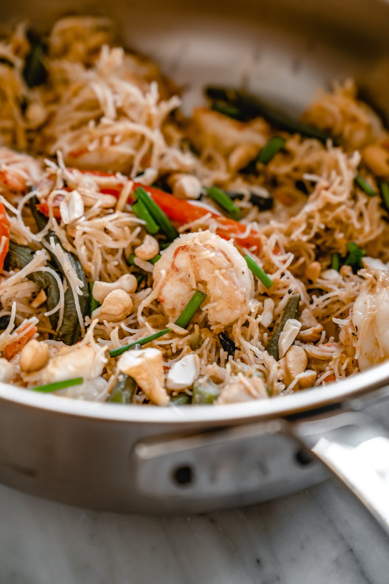 falk_usa's tweet photo. Celebrate Friday with a bright, ginger-y shrimp stir fry.
Our Copper Coeur sauté pan is stainless flanked copper, contemporary and induction-friendly.
https://t.co/zCqXcn8M99
#coppercookware #kitcheninspo #copperpans https://t.co/UqOK4g4YpA