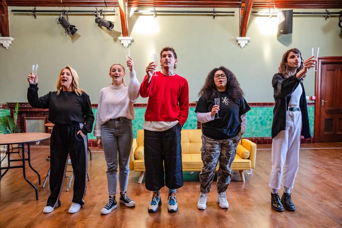 StageberryX's tweet photo. 📷 PHOTOS! Go into the rehearsal room for @NoLimitsMusical with @nataliemayparis @HannahLowther97 @Michael_Mather_ @SaffiNeedham #OwenClayton &amp; #MaryMoore 

📸 Danny Kaan https://t.co/ncrhDqQ38P
