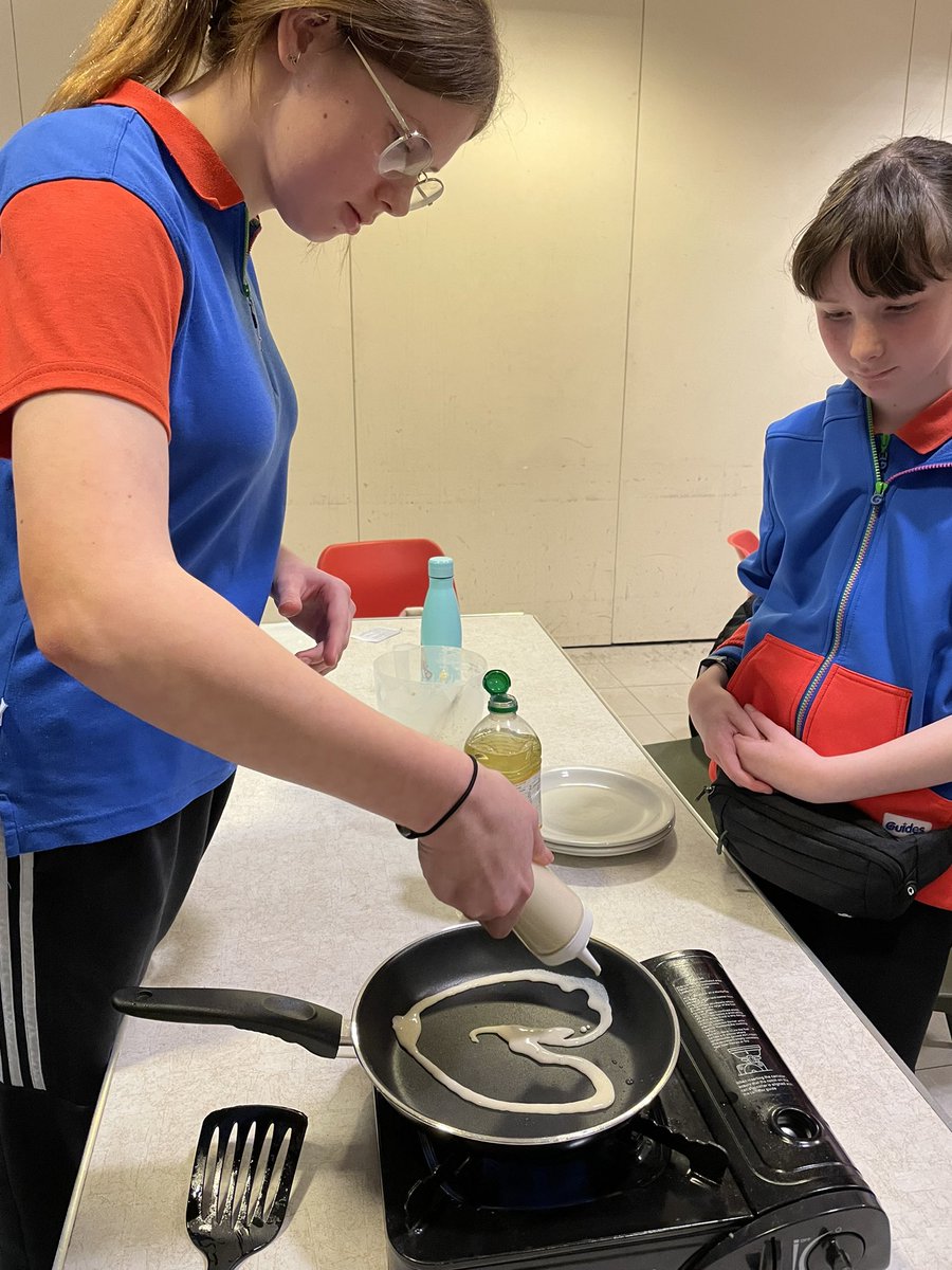We invited Brownies up to our meeting last night, to come and see what #Guides is all about. We all had lots of fun doing magic tricks and pancake art. We were supported by a new #volunteer. Which meant the meeting was a real success. #volunteeringisfun @BedsGuides @luton_south