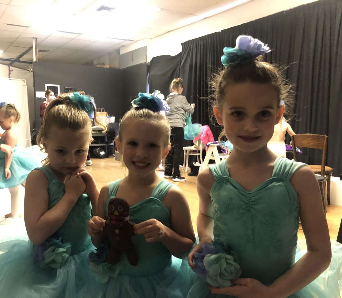 GingerFredbread's tweet photo. I went to dance with Steele. Then we went to her Mimi’s house and McDonalds. Last we watched Vamperina. #RBkinder2021 https://t.co/BRNKiJNvIc