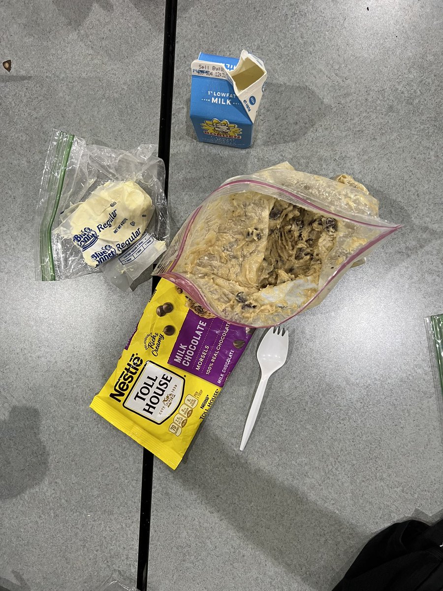 TaraKaiser5's tweet photo. Cookie dough concoction (eggless) at lunch with @NagelNighthawks  8th graders-Nina, Joie, Skylar, Miraya, and Emma! Each brought an ingredient and mixed them all in a plastic bag. #neveradullday 
#onenest https://t.co/4G7tLepDlS