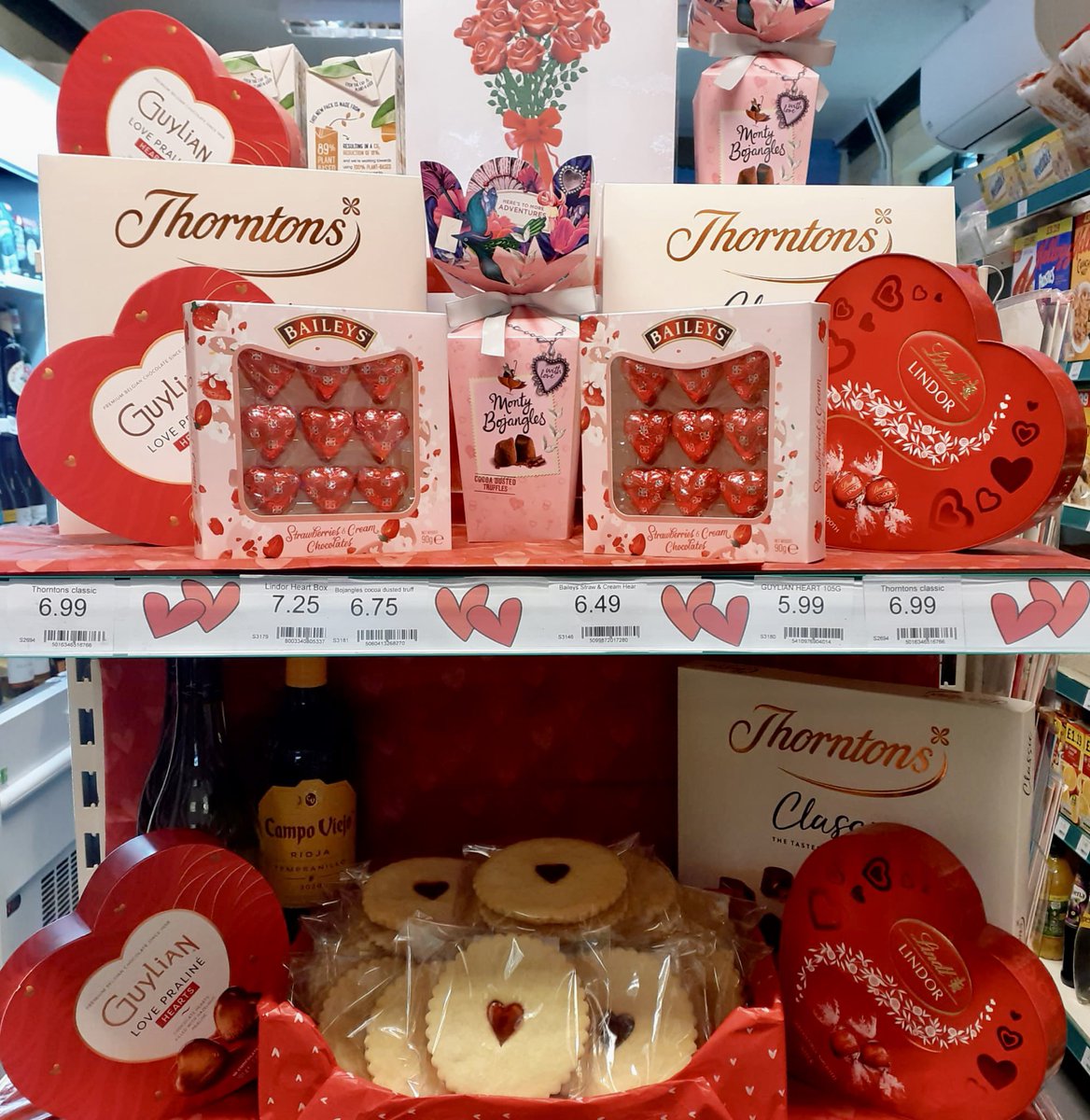 BroadwindsorCS's tweet photo. Giant jammy dodger made with 😍 in Broadwindsor by MacKenzie cakes… and chocolates… and cards!
We’ve got Valentine covered at @BroadwindsorCS ❤️ https://t.co/bYoKEaWROP