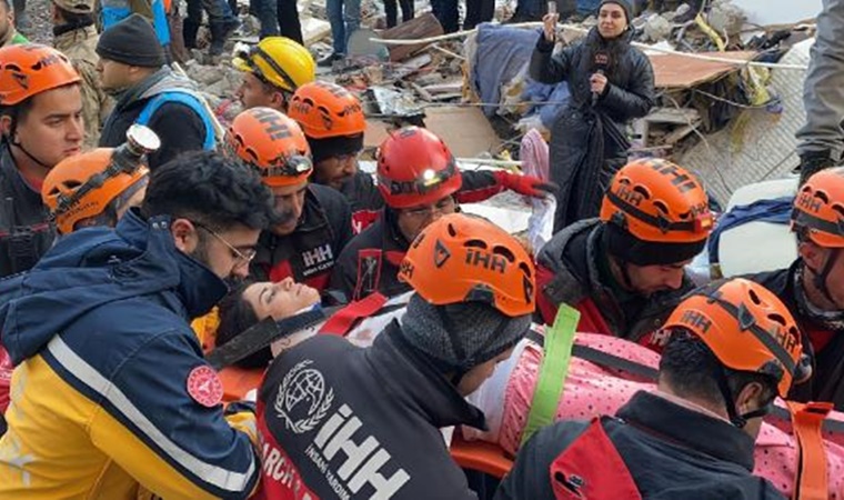 cumhuriyetgzt1's tweet photo. 'Bu başlı başına bir cinayettir'
Kim bu her kurtuluşta 'tekbir' getirenler?

https://t.co/16UqW8gzJf https://t.co/8h1qJQBF4D